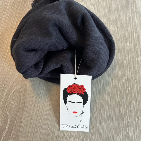 NWT Frida Kahlo X SHEIN Women Figure Graphic Fashion Bobble Hat Soft & Warm New - Picture 4 of 5